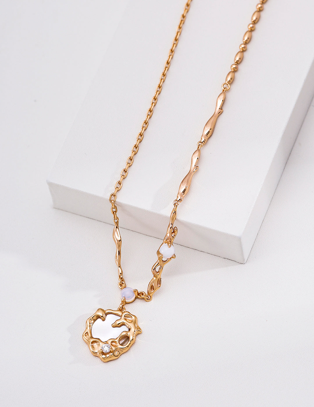 S925 Silver Moon Mop Shell Necklace Vintage Moon Palace Design Pendant Adjustable Chain For Women